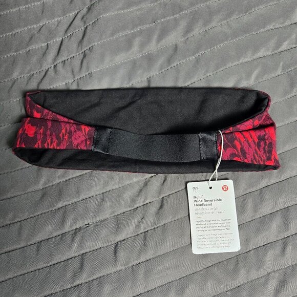 NWT Lululemon Nulu™ Wide Reversible Headband - Surface Drift Red Multi/Black - Picture 3 of 4